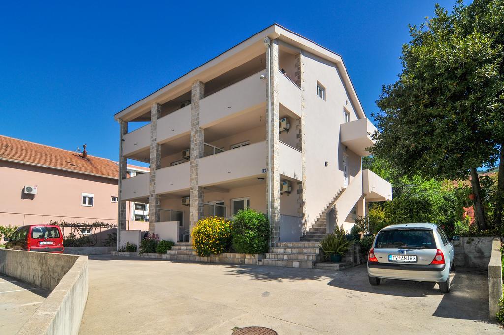 Apartments Samardzic Тиват Экстерьер фото